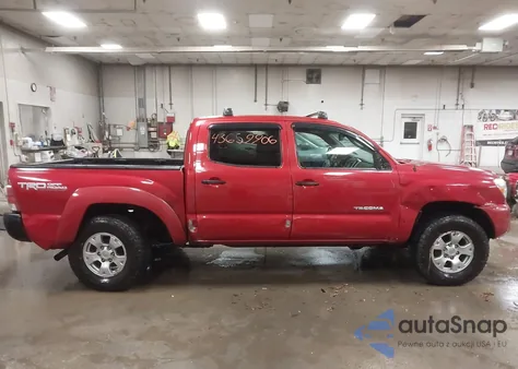 2013 Toyota Tacoma Base V6 z USA, uszkodzony, nr VIN 3TMLU4EN1DM106960